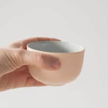 mini-apricot-blue-in-hand minimal mini cup in hand