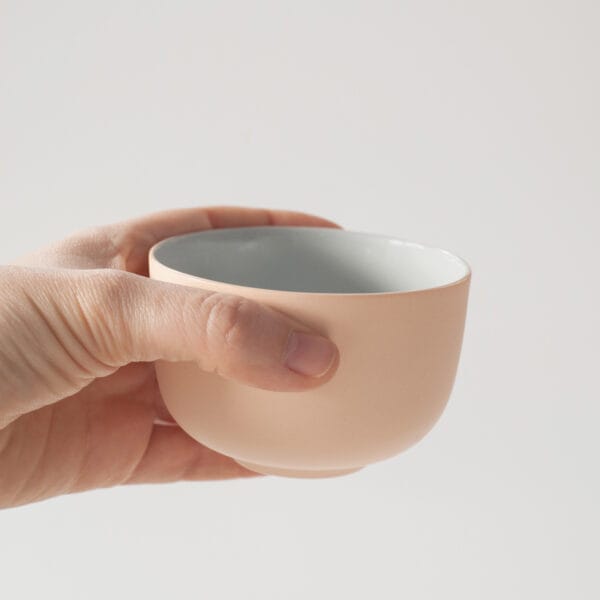 mini-apricot-blue-in-hand minimal mini cup in hand