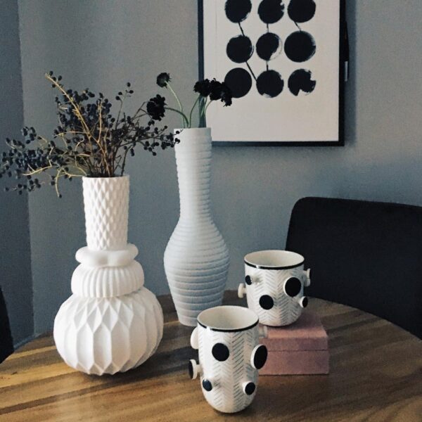 XWCD6279 Black and white buttons cups in an interior