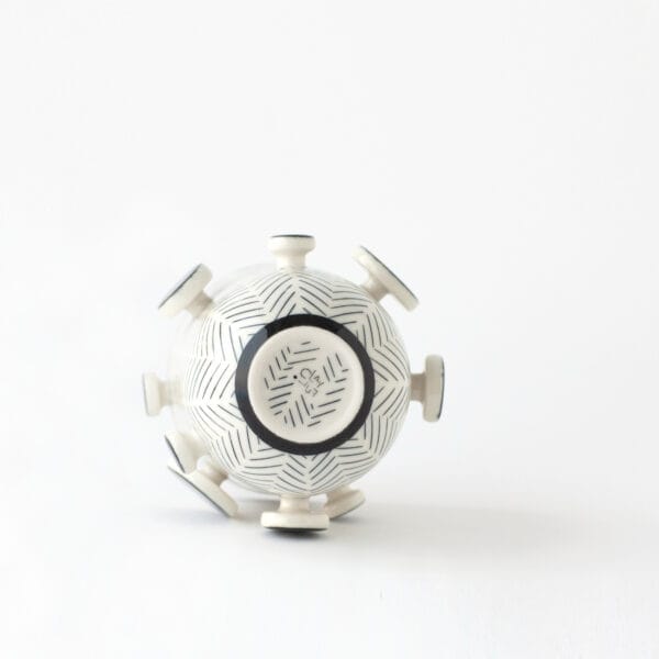 buttons-bw-tall-side Cup with unusual handles