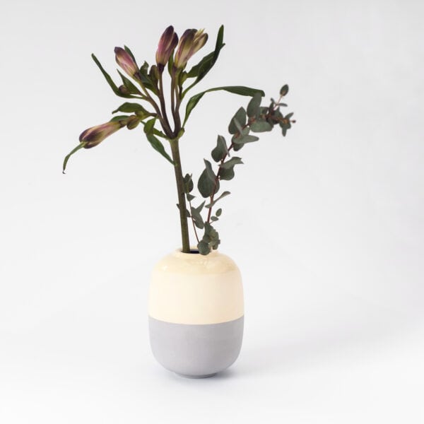 duo-yellow-blueberry-long small vase with a long stem